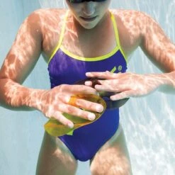 Finis ISO Paddles 11 Finis ISO Paddles -Swimming Gear Shop 1.05.033 swim03