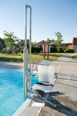 Gallatin Water Powered Lift -Swimming Gear Shop 17020